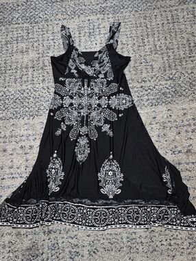 Source Unknown Black Midi Dress with White Paisley Print